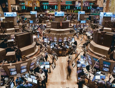 «Έμφραγμα» στη Wall Street: Σε χαμηλό 14 μηνών o Dow Jones